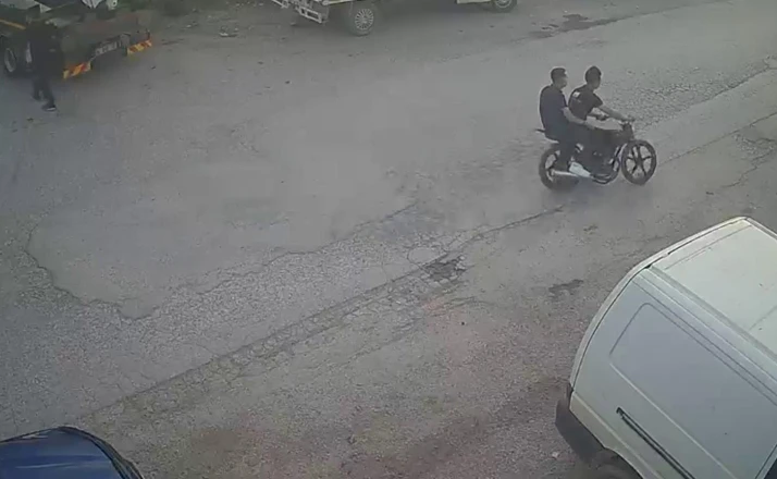 16 yaşındaki sürücü kazada yaralandı