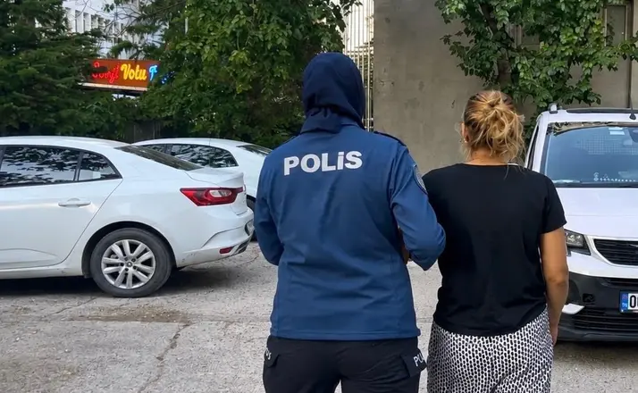 19 yıl 8 ay hapis cezasıyla aranan firari hükümlü gizli bölmede yakalandı

