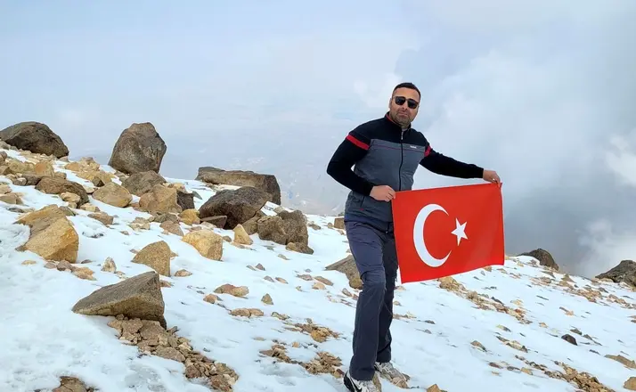 4 bin 811 metrelik Savalan Dağı zirvesine tırmanış
