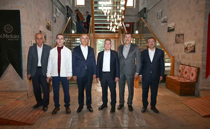 Abdullah Güler’den Bi Mekan Müze Kafe’ye övgü: "Çok güzel bir yer olmuş"
