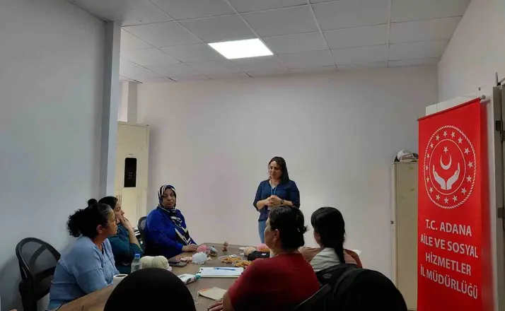 Adana’da ailelere bilinçli medya kullanımı eğitimi verildi
