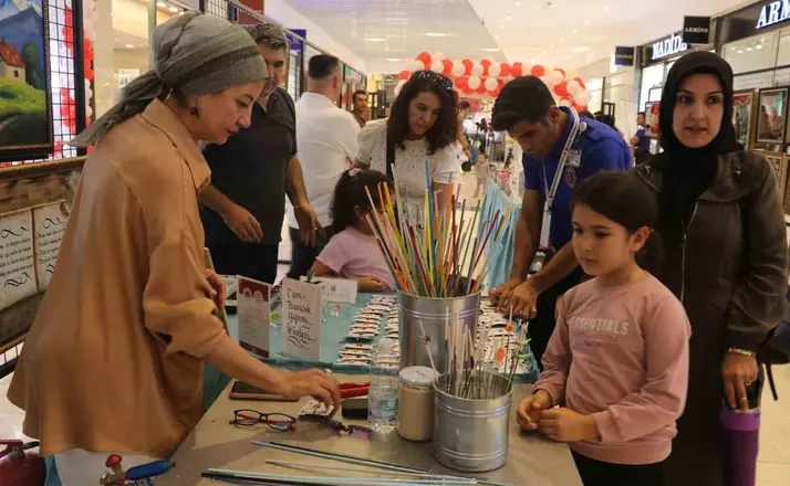 Adana’da cezaevindeki hükümlülerin eserleri sergilendi
