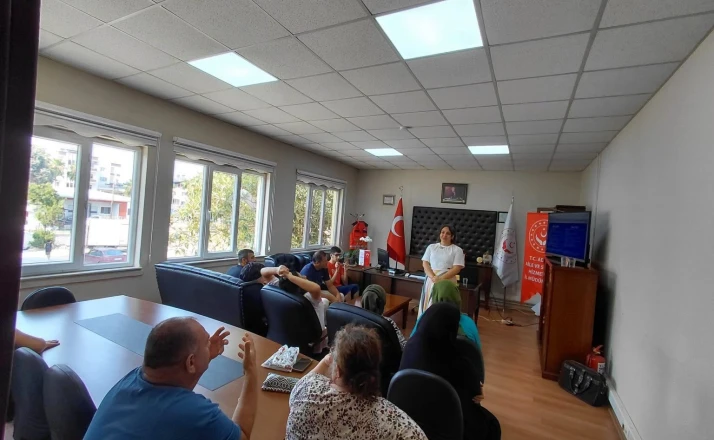 Adana’da ’Engelli Evde Bakım Hizmeti’nden faydalanan ailelere eğitim 