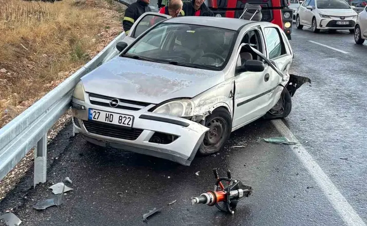 Adıyaman’da dört araç zincirleme kaza yaptı: 4 yaralı
