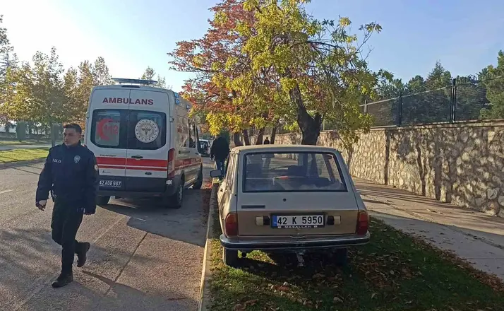Ağaca çarpan otomobilin sürücüsü yaralandı