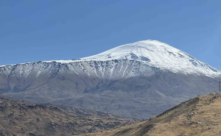 Ağrı Dağı beyaza büründü

