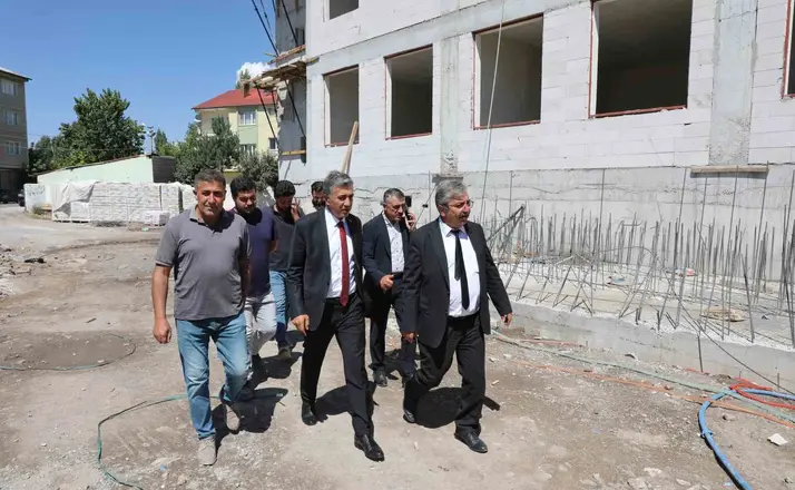 Ağrı Milli Eğitim Müdürü Çakan, Patnos’ta okullardaki hazırlıkları inceledi
