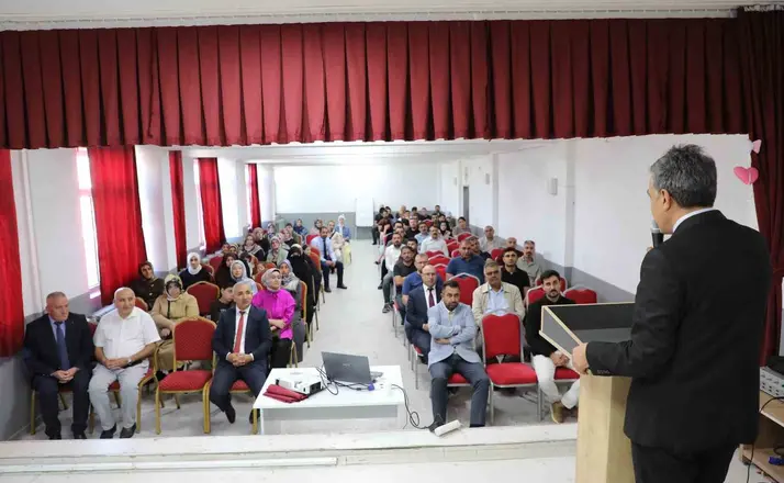 Ağrı’da 5. sınıf öğrencilerinin uyum heyecanına veliler de ortak oldu
