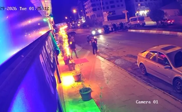 Ağrı’da otomobil ile iki motosiklet çarpıştı, 2 kişi yaralandı
