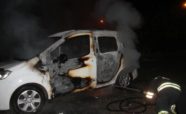 Ailesine sinirlenince aracını yaktı