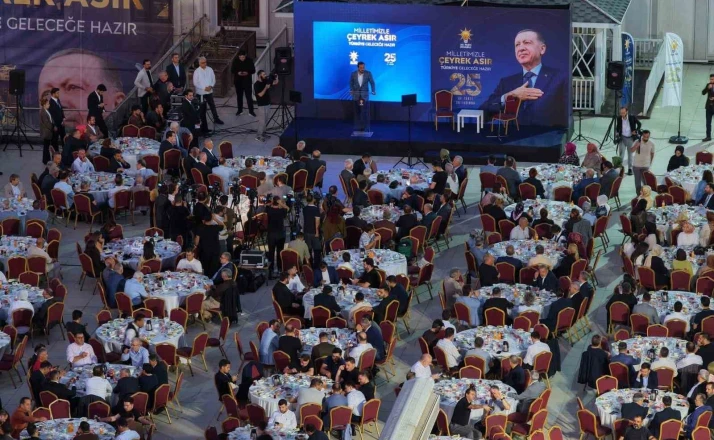 AK Parti’nin 25. yılında ebediyete irtihal eden teşkilat mensupları dualarla anıldı 