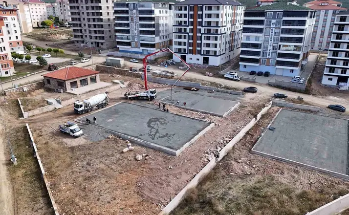 Akdağmadeni’nde 100. Yıl Spor Kompleksi inşa çalışmaları tüm hızıyla devam ediyor
