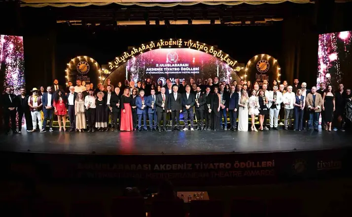 Akdeniz Tiyatro Ödülleri sahiplerini buldu
