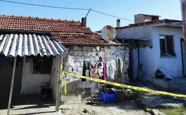 Akhisar’da eşi tarafından bıçaklanan kadın hayatını kaybetti
