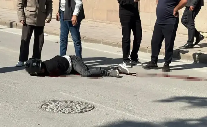 Akşehir'de Motosiklet Kazası: 23 Yaşındaki Kurye Hasan Demir Hayatını Kaybetti