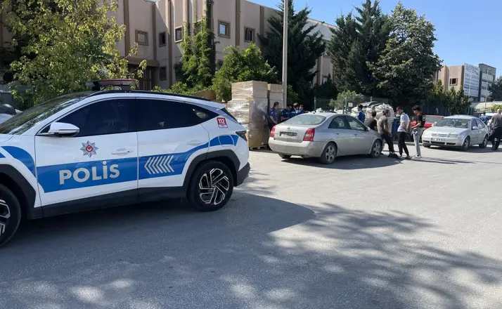Alacak verecek kavgasında göğsünden bıçaklandı