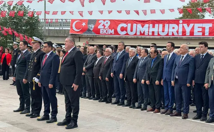 Alaplı’da Cumhuriyet Bayramı’nın 103. yılı çelenk töreniyle kutlandı
