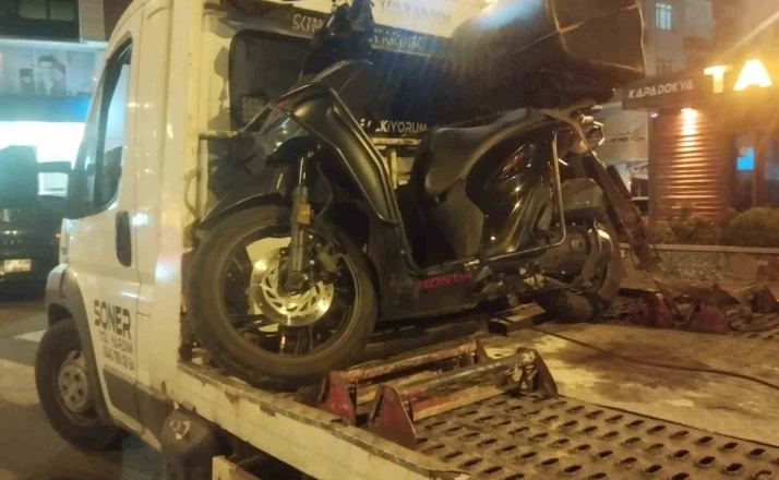 Alkollü sürücü motosikletle çarpıştı, 1 kişi hayatını kaybetti 