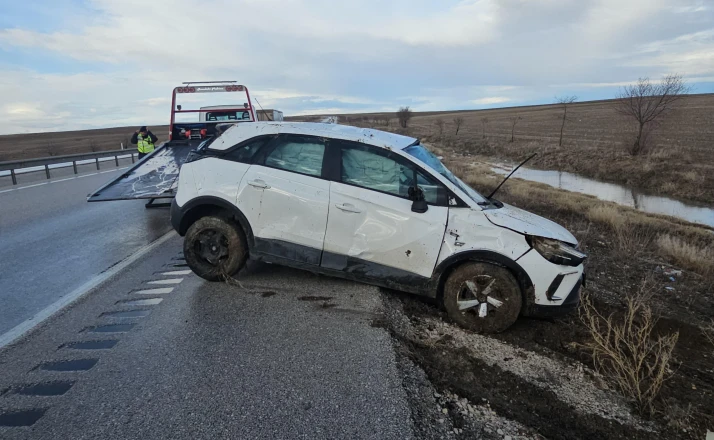 Aniden bastıran dolu ve fırtına kazalara sebebiyet verdi: 2 kişi yaralandı