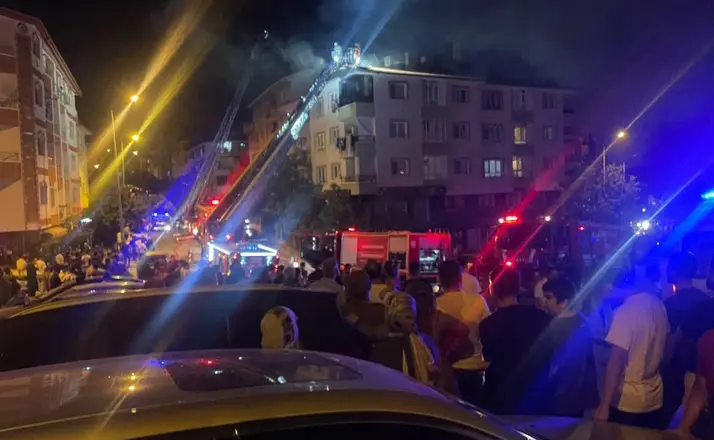 Ankara’da binanın çatısında çıkan yangın söndürüldü
