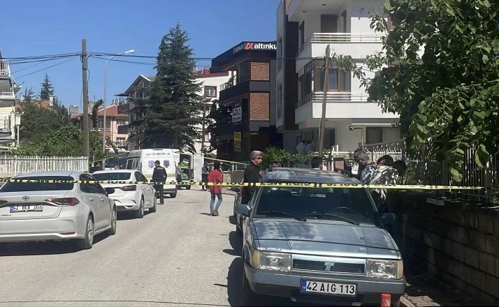 Anne ve babasını öldüren zanlı parkta eli kanlı bulundu