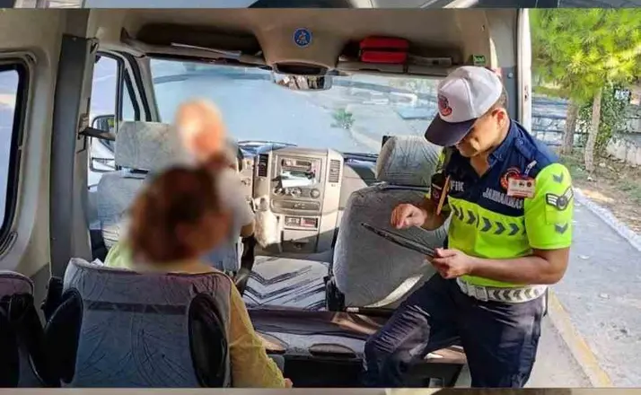 Antalya’da okul servislerine jandarma denetimi: 8 araç trafikten men edildi
