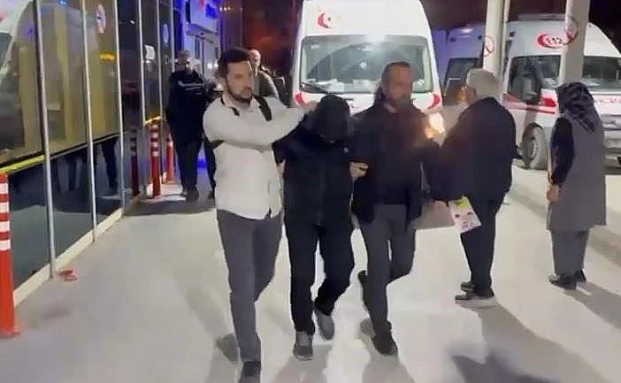 Arabasını boyatmasında yardım eden arkadaşına av tüfeği ile saldırdı