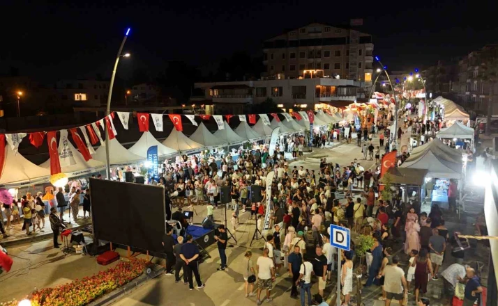 Arsuz’da sokak şenlikleri yoğun ilgi gördü 