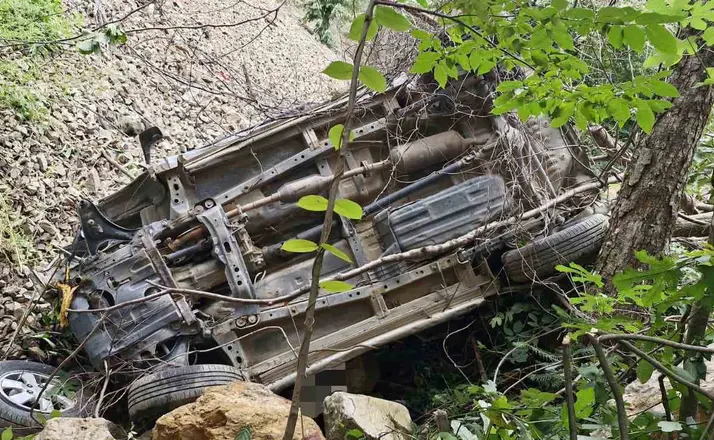 Artvin’de araç 400 metrelik uçuruma yuvarlandı: 1 ölü
