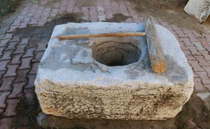 Asırlık dibek, köyün ortak mirası oldu