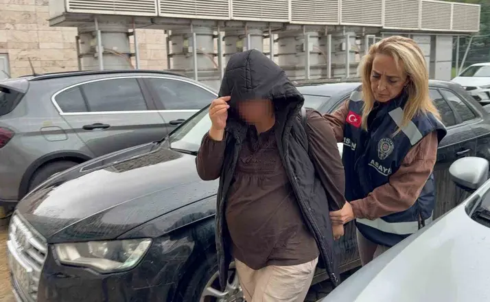 AVM’den 20 bin liralık giyim eşyası çalan kadın tutuklandı
