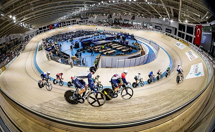 Avrupa Pist Bisikleti Şampiyonası’nın dördüncü günü rekorla başladı