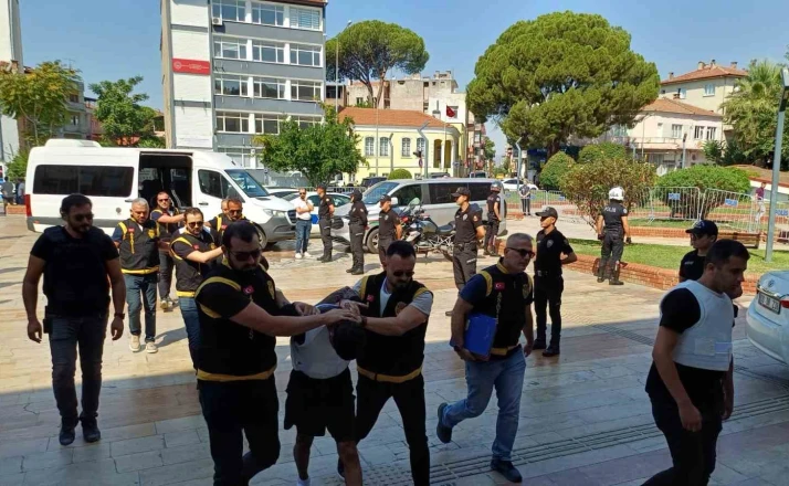 Aydın’daki telefoncu cinayetinde 4 şüpheli adliyeye getirildi 