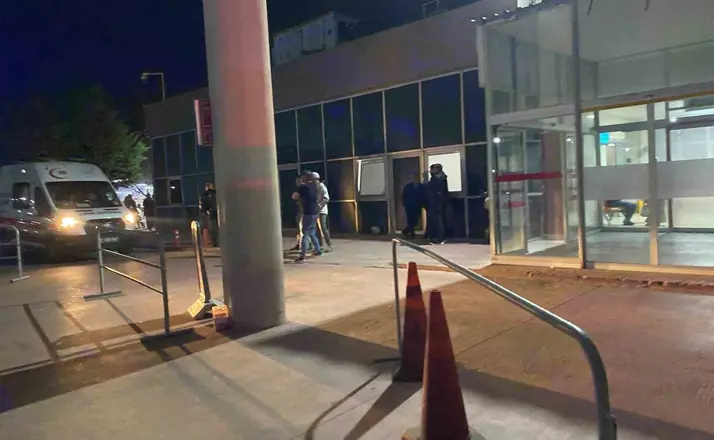 Ayvalık açıklarında tekne battı: 8 kişi kurtarıldı, 1 kayıp
