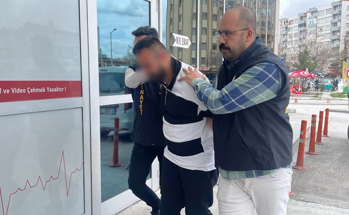 Babasını öldürdükten sonra kardeşine anlatan zanlı yakalandı