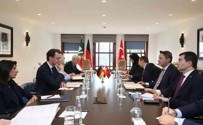 Bakan Bayraktar: "Kuzey Ren-Vestfalya ile 11,2 milyar avroya ulaşan güçlü ticaret hacmimizi sürdürülebilir yatırımlarla desteklemeye kararlıyız"
