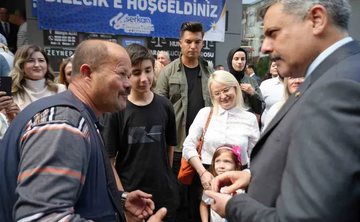 Bakan Çiftçi’ye tespih hediye etti
