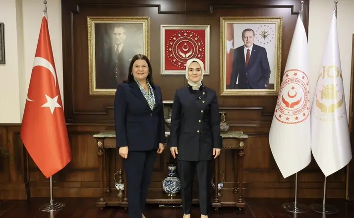 Bakan Göktaş, Foça Belediye Başkanı Fıçı ile bir araya geldi
