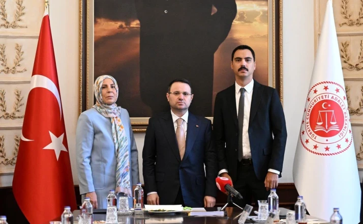 Bakan Gürlek: "Bu cinayeti çözmek boynumuzun borcu"