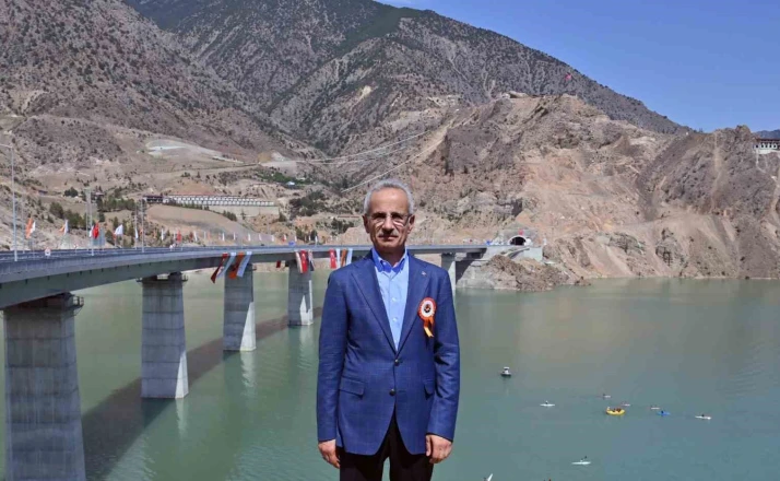 Bakan Uraloğlu: "24 yılda 519 kilometre uzunluğunda 4 bin 272 yeni köprü inşa ettik" 