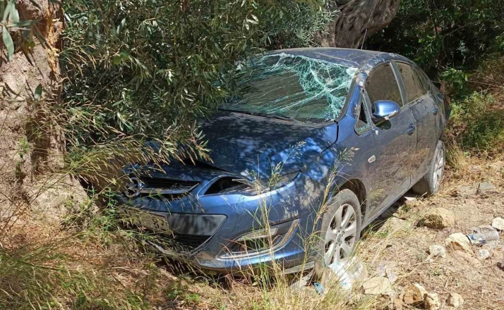 Bandırma Edincik’te tek taraflı trafik kazası: 2 kişi hafif yaralandı 