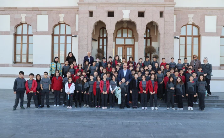 Başkan Altay Taş Bina’da öğrencilerle buluştu