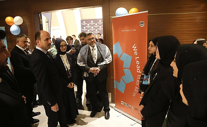 Başkan Altay “Uluslararası Şehirler ve Hükümetler Birliği Konferansı” programında lise öğrencileriyle buluştu