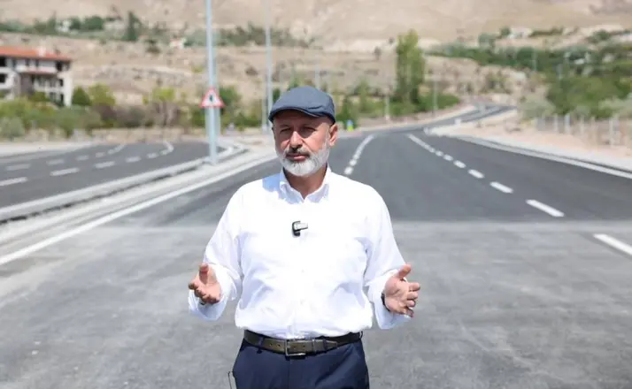 Başkan Çolakbayrakdar: "Kayseri’nin trafik yükünü akıllı kavşaklarla hafifletiyoruz"
