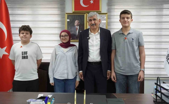 Başkan Hallaç, başarılı öğrencileri halkın makamında ağırladı 