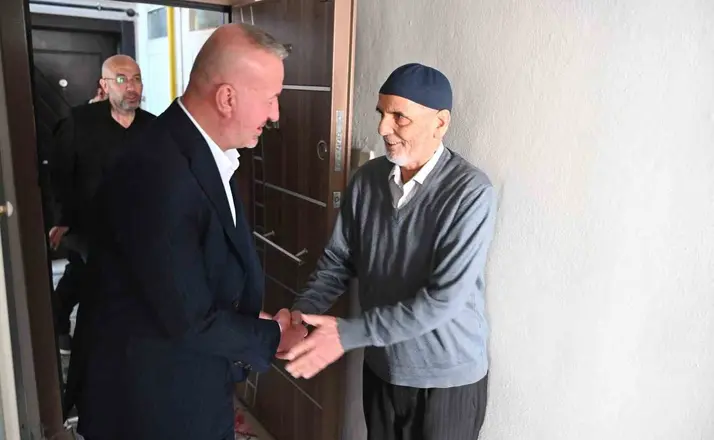Başkan Karabatı’dan Dünya Yaşlılar Günü’nde anlamlı ziyaret
