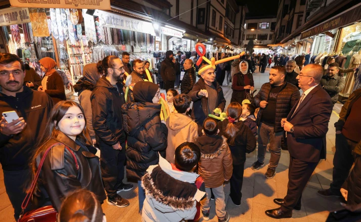 Başkan Kavuş, Bedesten'de bayram coşkusuna ortak oldu