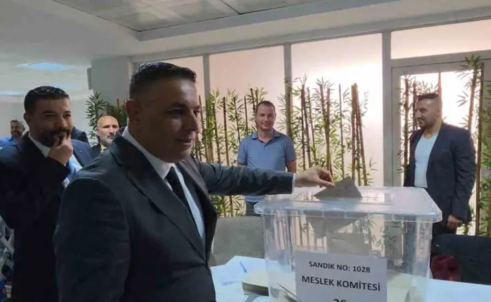 Başkan Sadıkoğlu, oyunu kullandı
