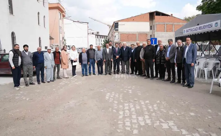 Başkan Taşkın, Nuriye Mahallesi’nde vatandaşların taleplerini dinledi
