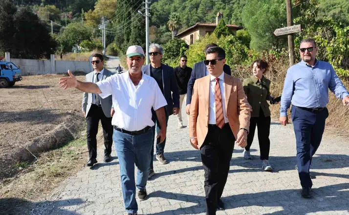 Başkan Ünlü Çetibeli’nde yol çalışmalarını inceledi
